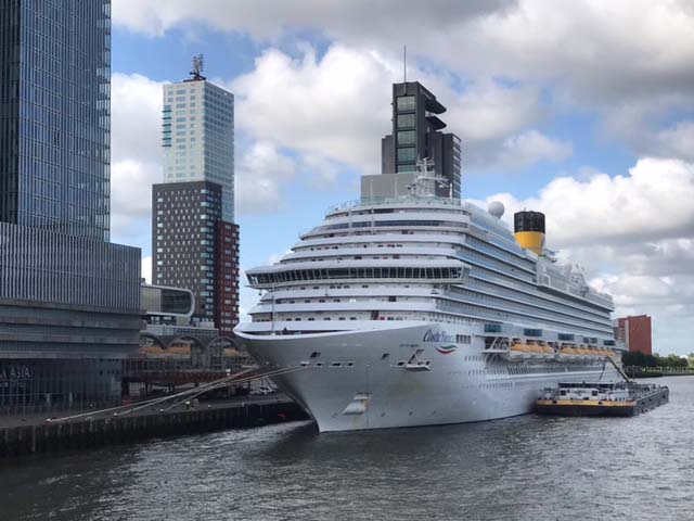  ms Costa Firenze van Costa Cruises aan de Cruise Terminal Rotterdam